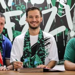 Oğulcan &Ccedil;ağlayan'dan s&uuml;rpriz imza!