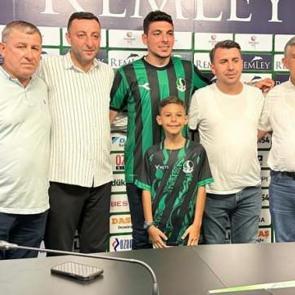 Salih Dursun Sakaryaspor'a imza attı