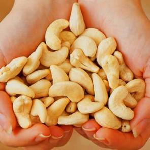 Kavrulmuş ve &ccedil;iğ kaju faydaları nelerdir? Kaju g&uuml;nde ka&ccedil; g&uuml;n yenmeli?