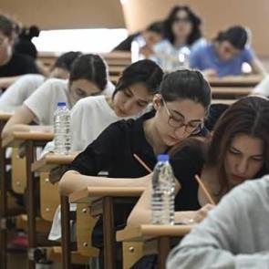 KKTC vatandaşı &ouml;ğrenciler i&ccedil;in &ouml;ğrenim &uuml;creti alınmayacak