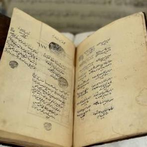 Beşir Ağa K&uuml;t&uuml;phanesine ait 250 yıllık kayıp el yazması yuvasına geri d&ouml;nd&uuml;