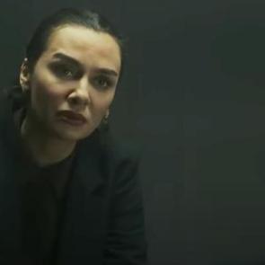 Birce Akalay'dan k&ouml;t&uuml; haber geldi! Kaza ge&ccedil;irdi, ambulansla hastaneye kaldırıldı