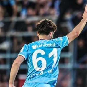 Trabzonsporlu yıldızdan Avrupa ma&ccedil;ında Merih Demiral'a selam!