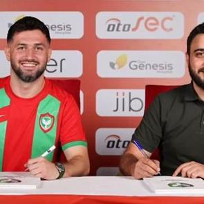 &Ouml;mer Bayram'dan herkesi şaşırtan tercih