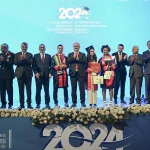 YTB, T&uuml;rkiye Burslusu &ouml;ğrenciler i&ccedil;in Ankara'da mezuniyet t&ouml;reni d&uuml;zenledi