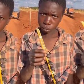 Maymun &ccedil;i&ccedil;eği vir&uuml;s&uuml; b&ouml;yle yayılıyor: &Ccedil;erez gibi fare yiyen &ccedil;ocuk