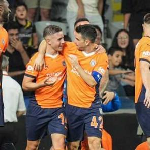 Pelkas'tan Konferans Ligi'nde şapka &ccedil;ıkartılacak gol!