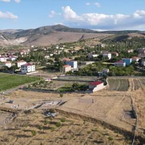 Sır&ccedil;alıtepe'de 9 bin 600 yıl &ouml;nce kullanılan obsidiyen aletler g&uuml;nl&uuml;k yaşamı anlatıyor