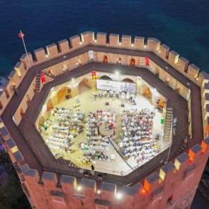 Alanya'da tarihi Kızılkule müzikle renklendi