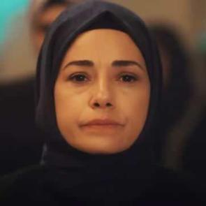 Kızıl Goncalar'ın Meryem'iydi! &Ouml;zg&uuml; Namal, yeni projesini b&ouml;yle a&ccedil;ıkladı