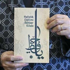 Diyanet, hafız olmak isteyenler i&ccedil;in rehber kitap hazırladı