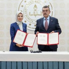 İki bakanlık peş peşe duyurdu! &Ouml;ğrenciler ve aileleri i&ccedil;in işbirliği