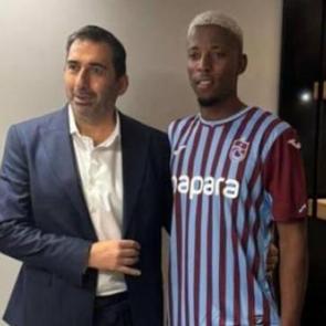 Simon Banza bordo-mavili formayı giydi!