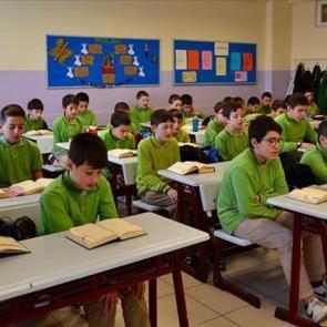 Eleştirilere yanıt: İmam Hatipler 10 dilde eğitim veriyor