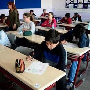 Veliler dikkat: MEB &ouml;ğrencilere yasakladı!