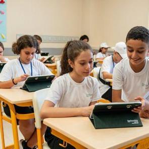 Depremden etkilenen &ccedil;ocuklarla birlikte 1000&rsquo;i aşan Dar&uuml;şşafakalı &ouml;ğrenci derse başladı