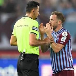 Edin Visca'nın kırmızı kart &uuml;z&uuml;nt&uuml;s&uuml;! &Ouml;z&uuml;r diledi