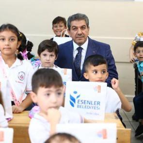 Esenler Belediyesi'nden öğrencilere eğitim paketi