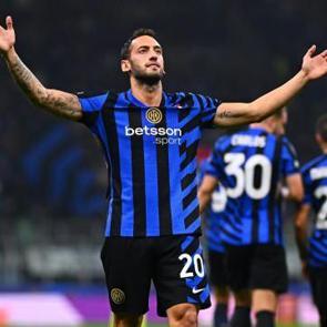 Hakan &Ccedil;alhanoğlu farkı! Serbest vuruş ustası iş başında