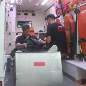 Kafa travmasıyla oyundan &ccedil;ıktı! Hastaneye duş aldıktan sonra gitti