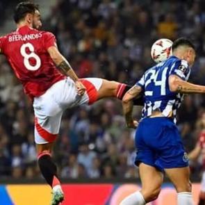 Manchester United ma&ccedil;ı &ouml;ncesi Fenerbah&ccedil;e'ye iyi haber! Fernandes cezalı duruma d&uuml;şt&uuml;