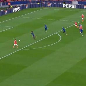 Durdurabilene aşk olsun! Dev ma&ccedil;ta sahne Kerem'in