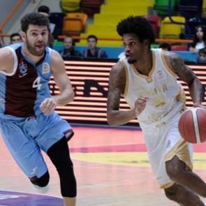 Konya B&uuml;y&uuml;kşehir Belediyespor, zirve y&uuml;r&uuml;y&uuml;ş&uuml;n&uuml; s&uuml;rd&uuml;r&uuml;yor