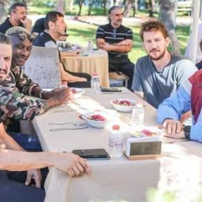 Şenol G&uuml;neş eski &ouml;ğrencileriyle bir araya geldi