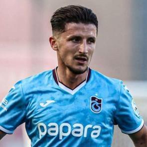 Trabzonspor taraftarlarından Enis Bardhi'ye tepki