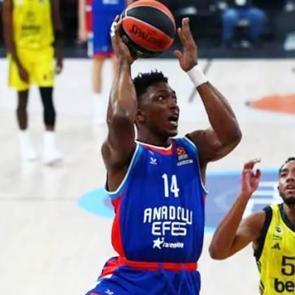 Yıldız basketbolcunun evine silahlı saldırı d&uuml;zenlendi