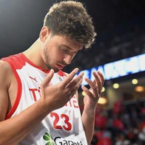 Alperen Şeng&uuml;n, T&uuml;rk sporu ve NBA tarihine ge&ccedil;ti! Rekor s&ouml;zleşmeyi imzaladı