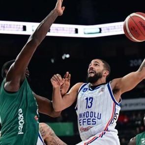 Anadolu Efes evinde rahat kazandı