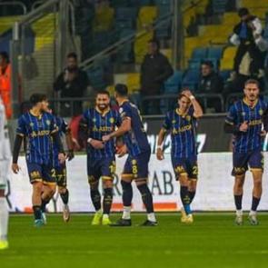Ankarag&uuml;c&uuml; lideri 4 golle devirdi