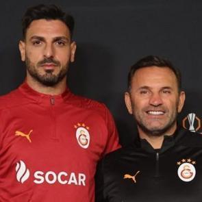 Basın toplantısında kahkaha tufanı! Osimhen sorusu kırdı ge&ccedil;irdi