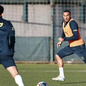 Fenerbah&ccedil;e, Manchester United mesaisine başladı