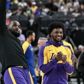 LeBron ve oğlu NBA'de tarihe ge&ccedil;ti