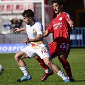 &Uuml;mraniyespor, Yeni Malatya engelini rahat ge&ccedil;ti