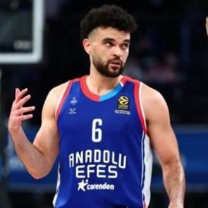 Elijah Bryant coştu Anadolu Efes kazandı