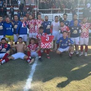 İlk yarıda 4 gol yiyen takım sahadan &ccedil;ekildi