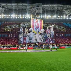 Trabzonspor'dan Fenerbah&ccedil;e ma&ccedil;ında koreografi şovu!
