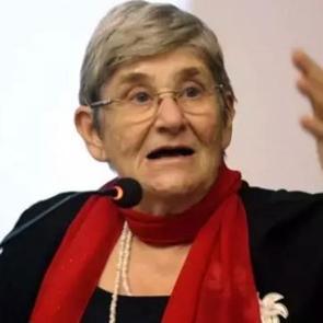 'Ağzınıza bile s&uuml;rmeyin' diyerek uyardı! Canan Karatay: 'Beyni uyuşturuyor'