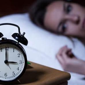 Sabah saat 3-5 arasında uyanmak hastalık habercisi olabilir! S&uuml;rekli aynı saatte uyananlar dikkat