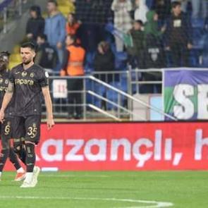 Yerel basın Trabzonspor'u yerden yere vurdu! 'Eserinizle &ouml;v&uuml;n&uuml;n...'