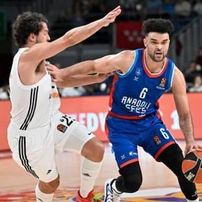 Anadolu Efes, Real Madrid'e acımadı