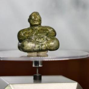 Konya'da sergileniyor: 8 bin yıllık heykelcik ait olduğu yere döndü