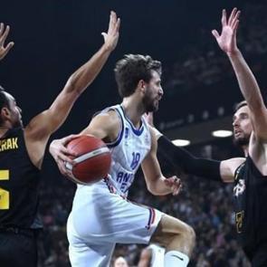 Anadolu Efes'te, Doğuş &Ouml;zdemiroğlu şoku