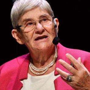 Canan Karatay, &lsquo;Yıllarca sağlıksız diye yedirmediler&rsquo; diyerek uyardı: Kaşık kaşık t&uuml;ketin