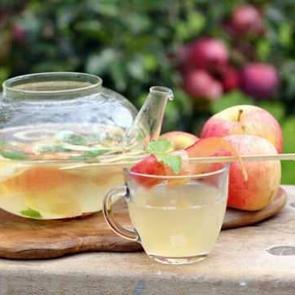 Elma kabuğu &ccedil;ayının faydaları nelerdir? Faydasını &ouml;ğrendikten sonra asla &ccedil;&ouml;pe atmayacaksınız!