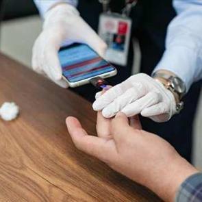 T&uuml;rk bilim insanları geliştirdi! Cep telefonlarıyla kan şekeri &ouml;l&ccedil;&uuml;lebilecek...