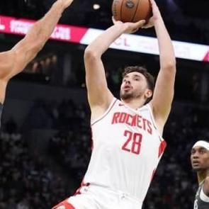 Alperen Şeng&uuml;n triple-double'la yıldızlaştı! Rockets uzatmada g&uuml;ld&uuml;